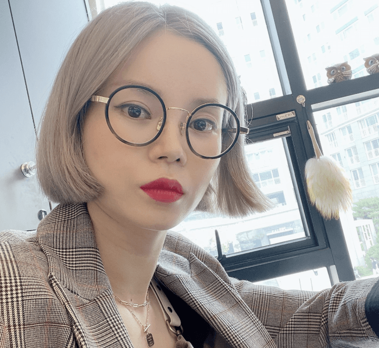 모모 원장 — Nail · Lash · Art Make Up Director